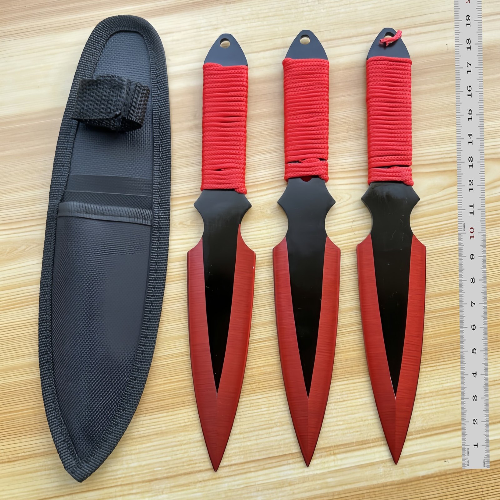 Trainingsset werpmessen YF122 – 3-delig, Rood accent Trainingsset werpmessen YF122 – 3-delig, Rood accent